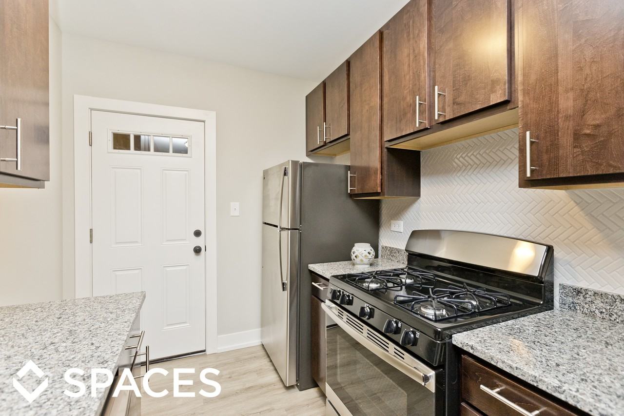 703 W Brompton Ave - Photo 2 of 43