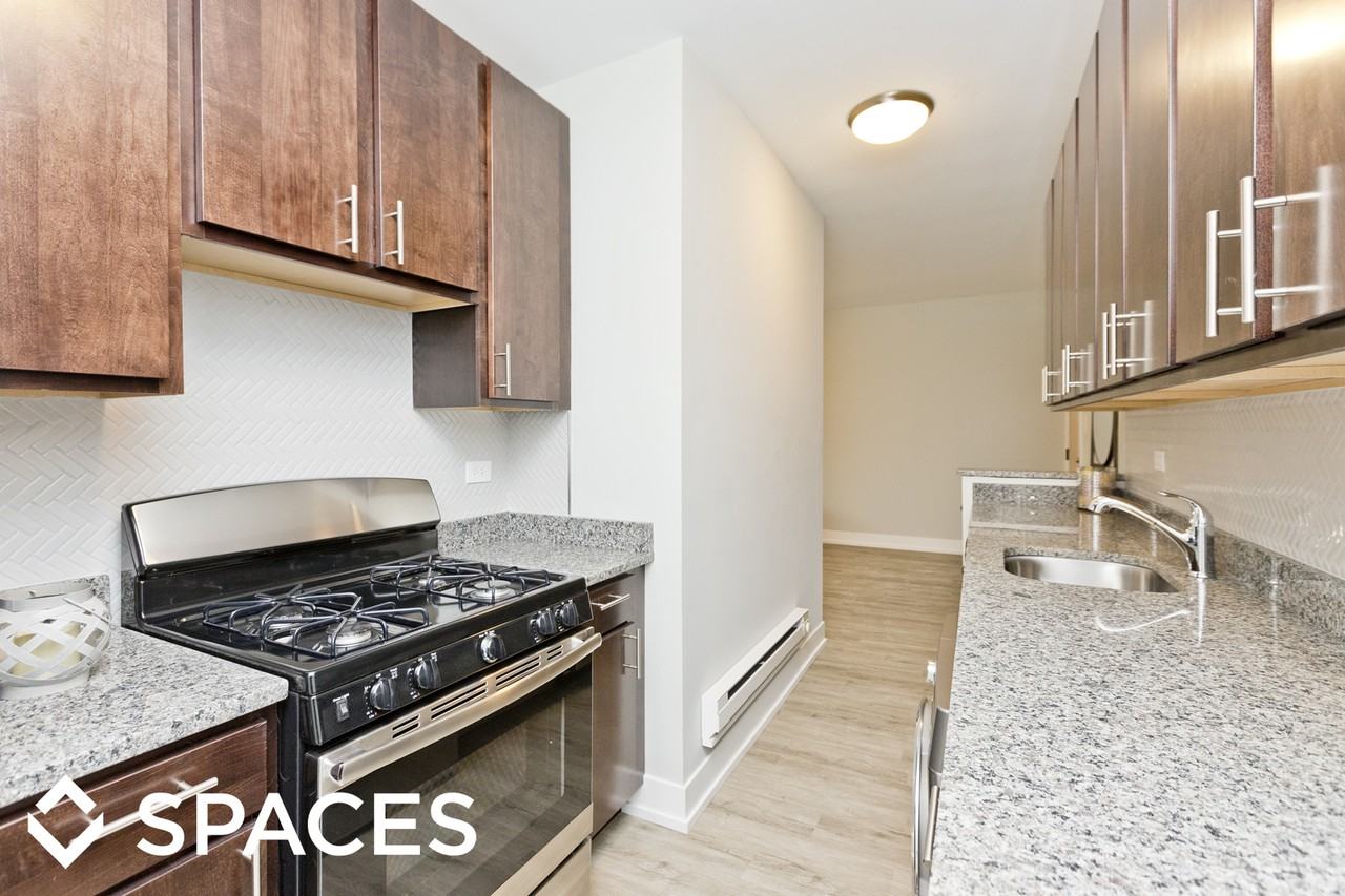 703 W Brompton Ave - Photo 3 of 43