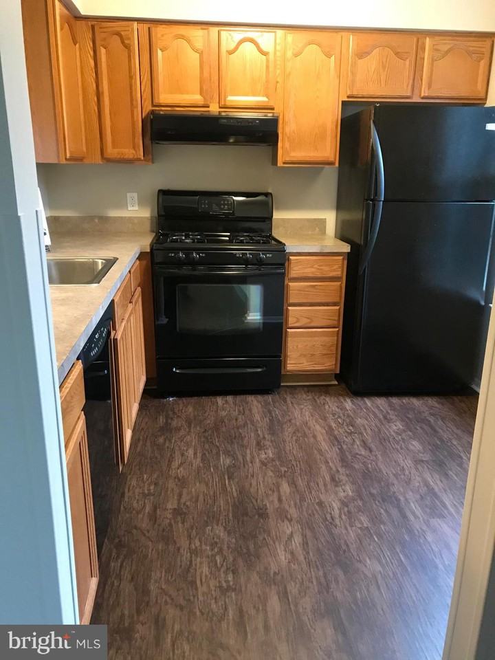 555 Shetland Court - Photo 2 of 22