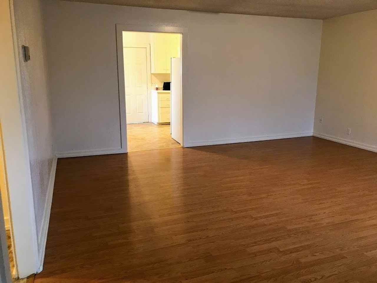 370 Se Gregory Dr - Photo 2 of 13