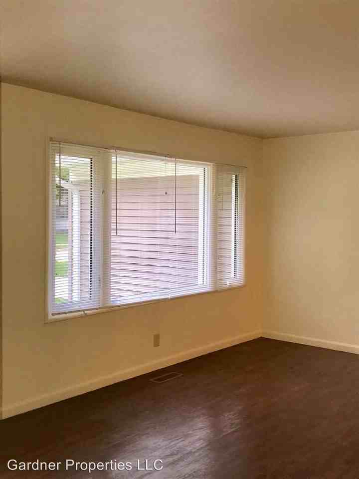 6148 N 39th Street - Photo 3 of 11