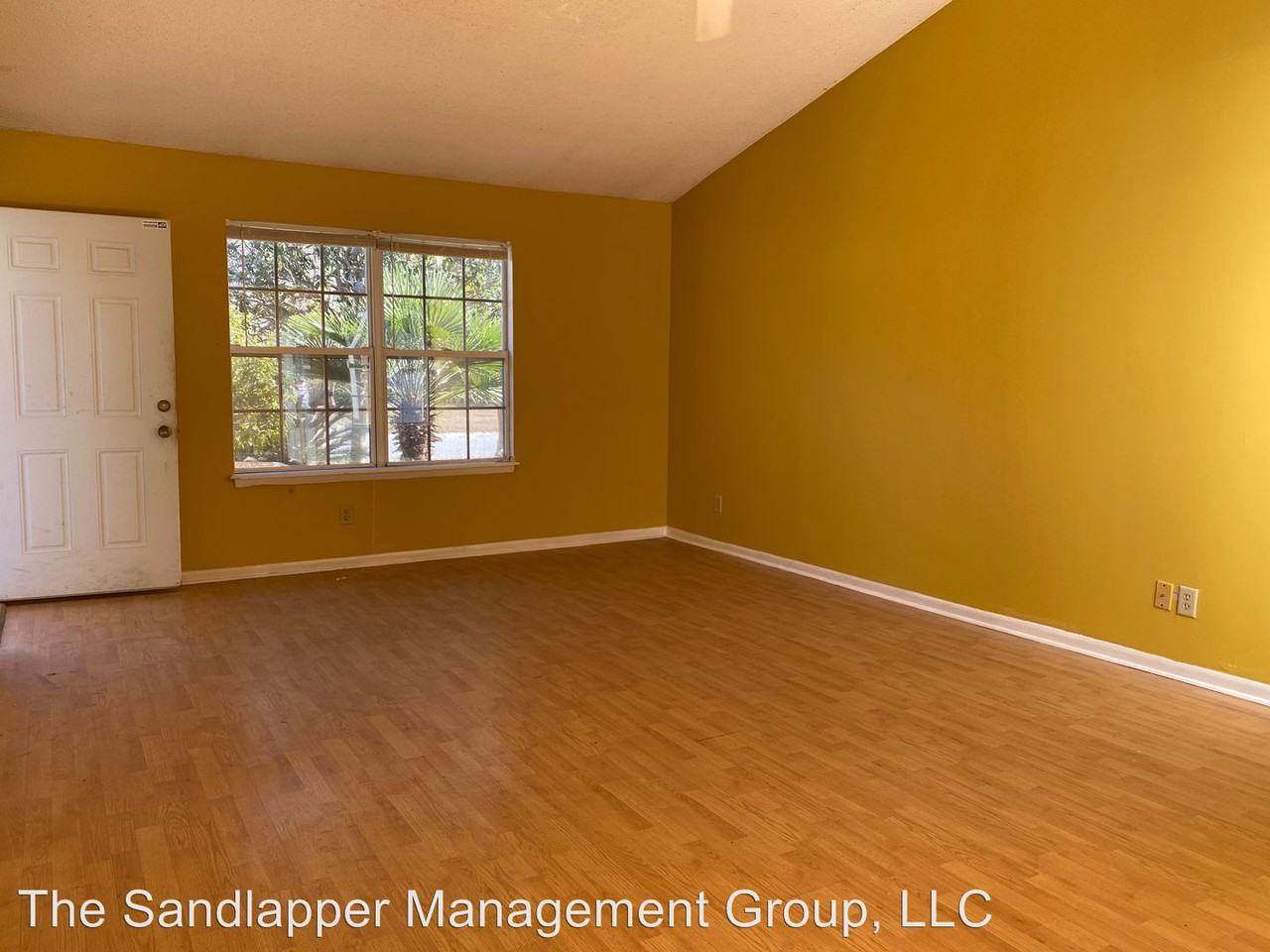 1065 Oakcrest Drive - Photo 3 of 29