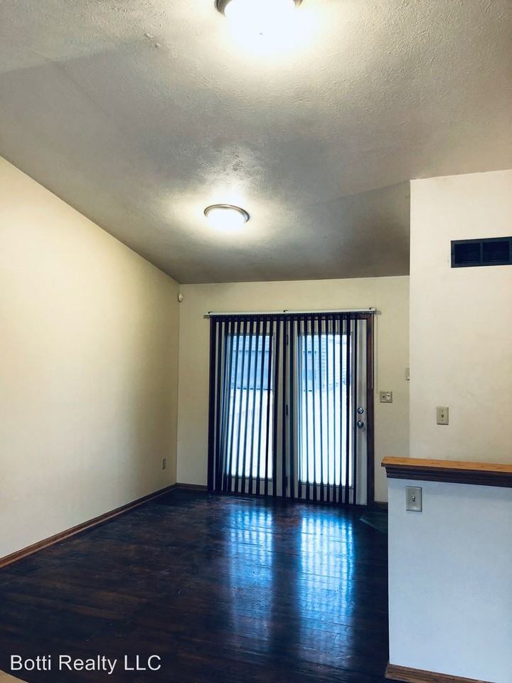 220 S. Gardiner Ave - Photo 3 of 16