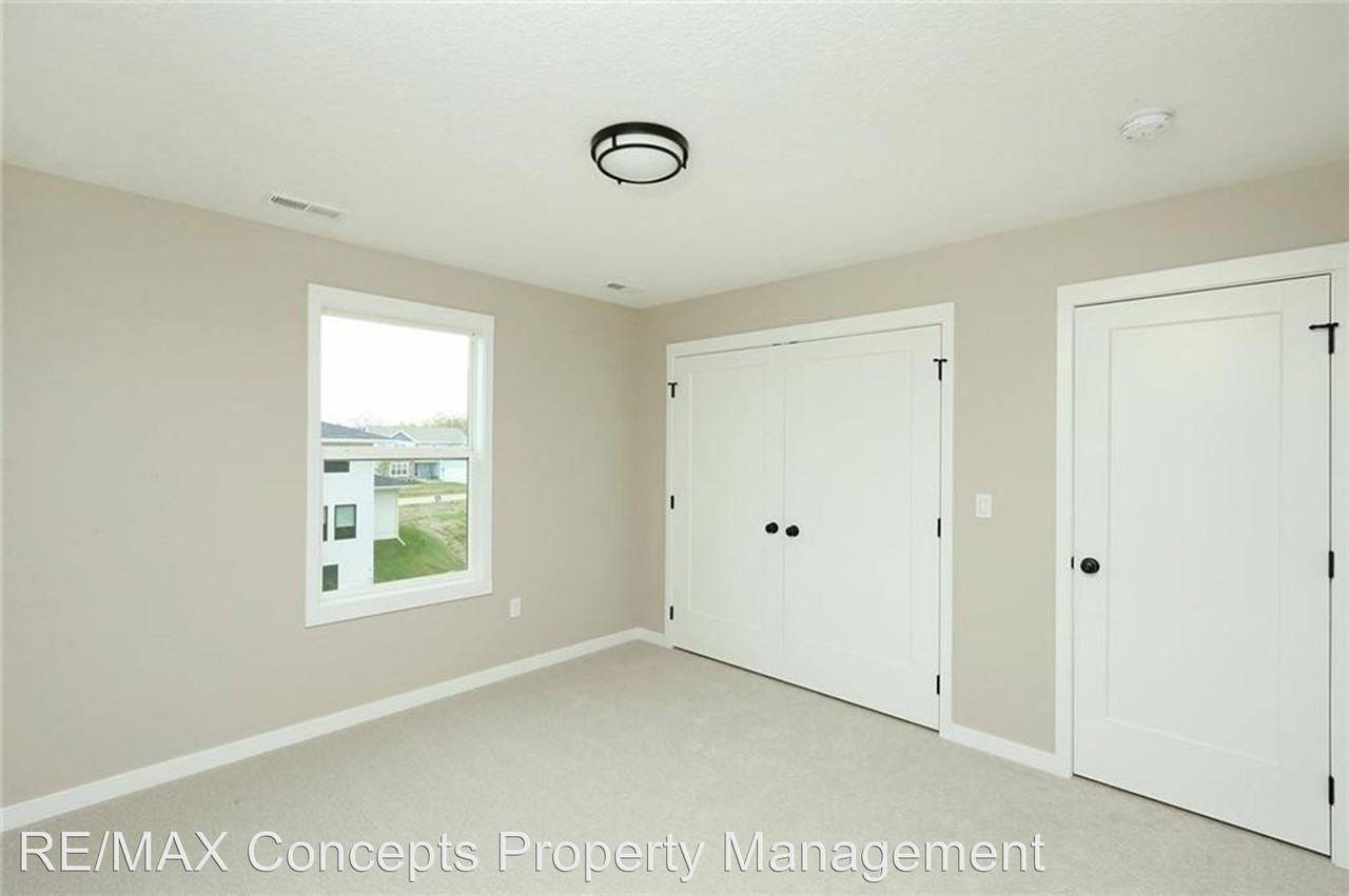 950 Breakwater Place - Photo 3 of 14