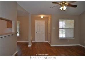 921-923 Sun Meadow St - Photo 2 of 16