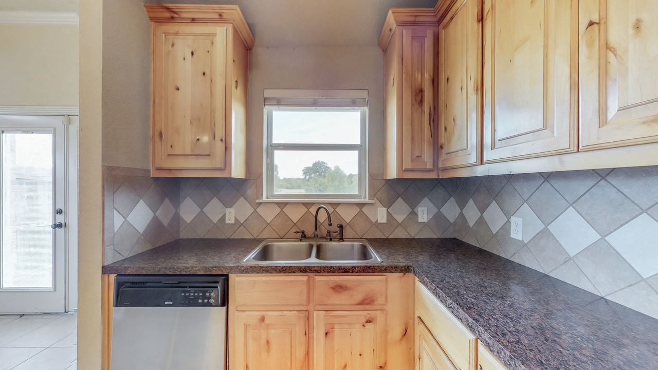 2808 Horseback Dr - Photo 2 of 31