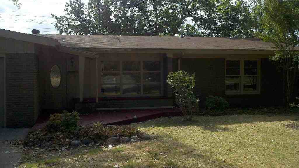 1629 Canterbury Cir - Photo 2 of 8