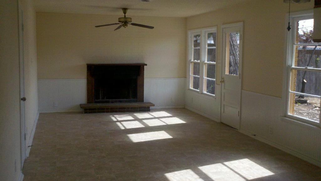 1629 Canterbury Cir - Photo 3 of 8