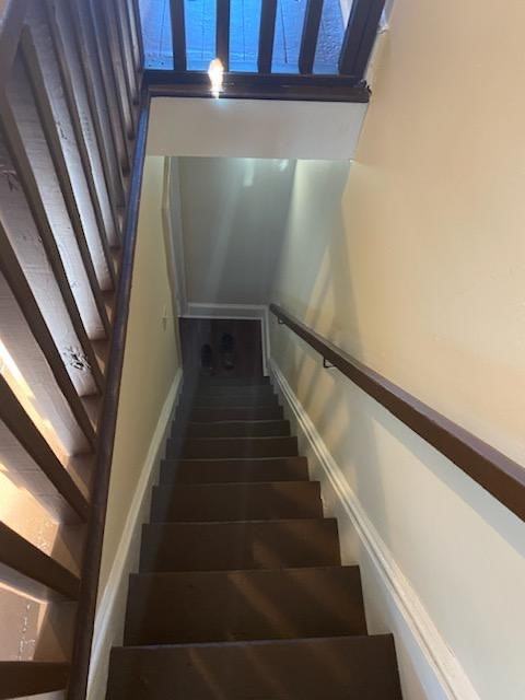 319 Spring St - Photo 2 of 6