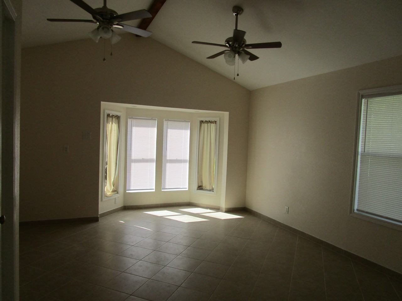 351 N Houston St - Photo 2 of 20