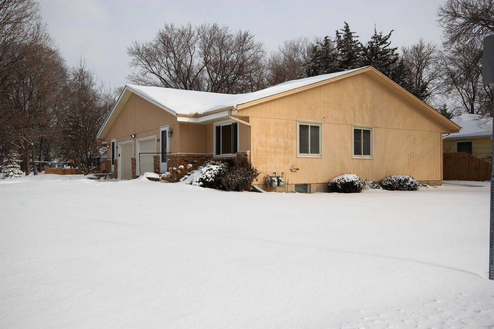 4700 Lakeview Avenue North - 1 - Photo 2 of 18