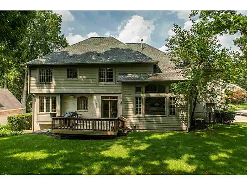 8689 Admirals Woods Dr - Photo 2 of 20