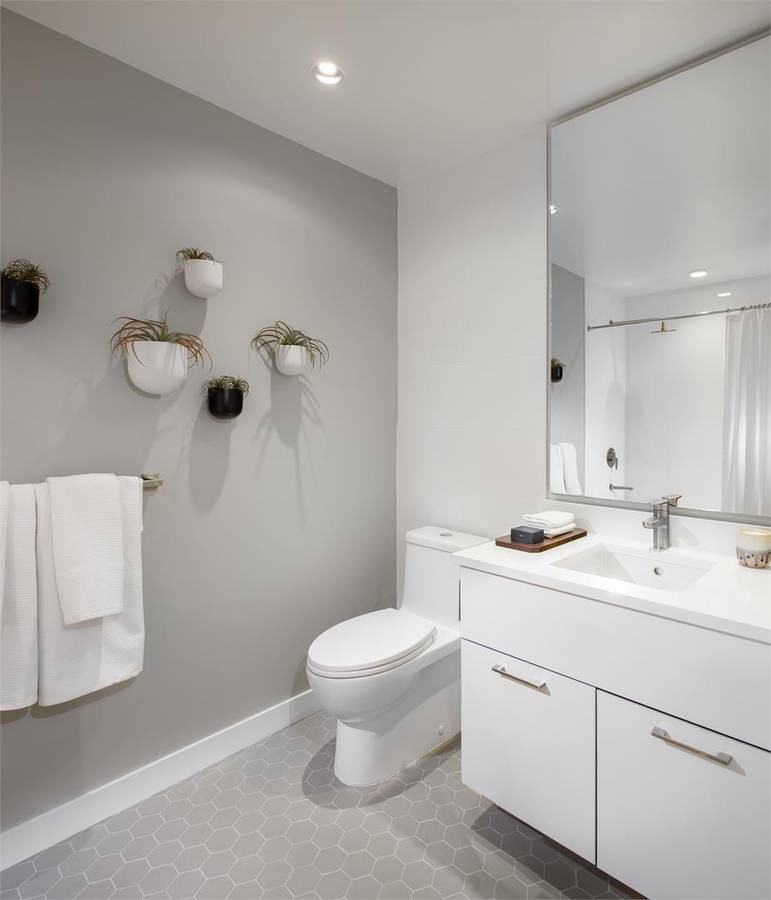 711 West 14th Street - Photo 2 of 10