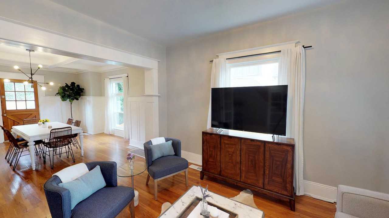 Beautiful Woodstock home with delightful back deck - Photo 4 of 16