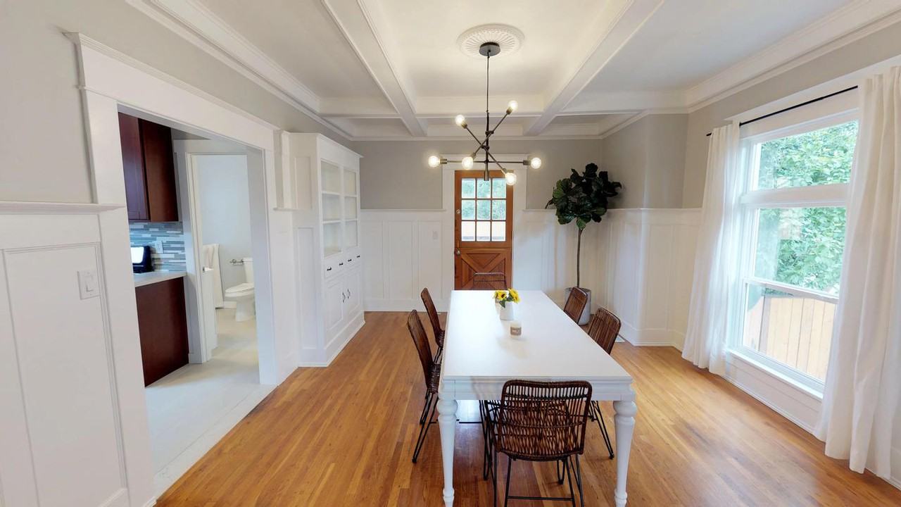 Beautiful Woodstock home with delightful back deck - Photo 5 of 16