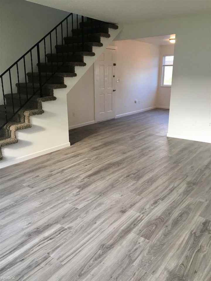 5639 N 49th St - Photo 3 of 9