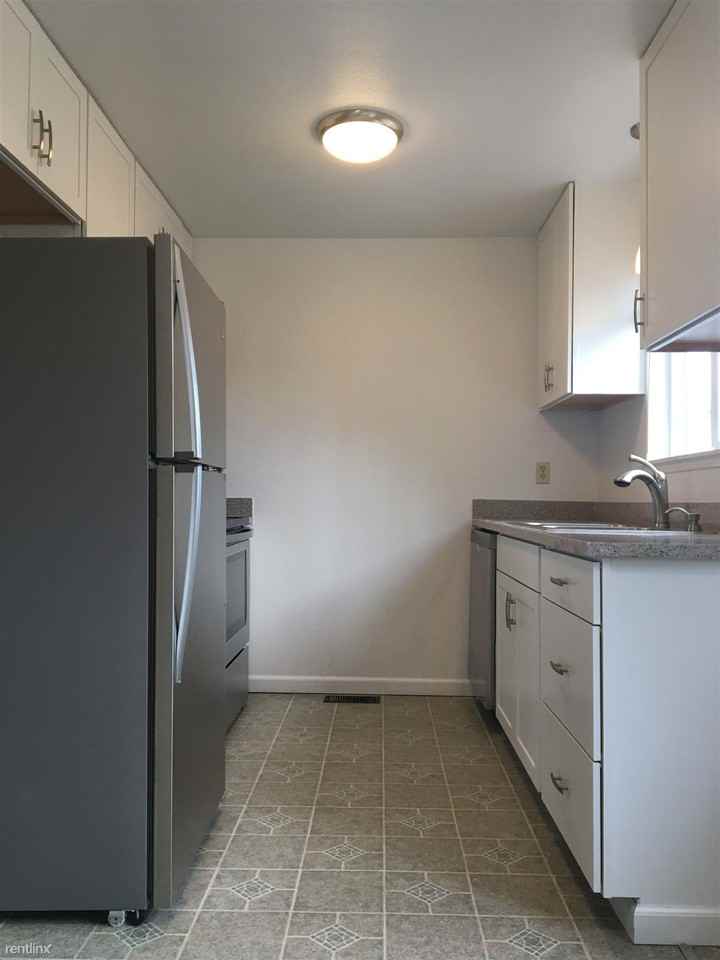 5635 N 49th St - Photo 3 of 8