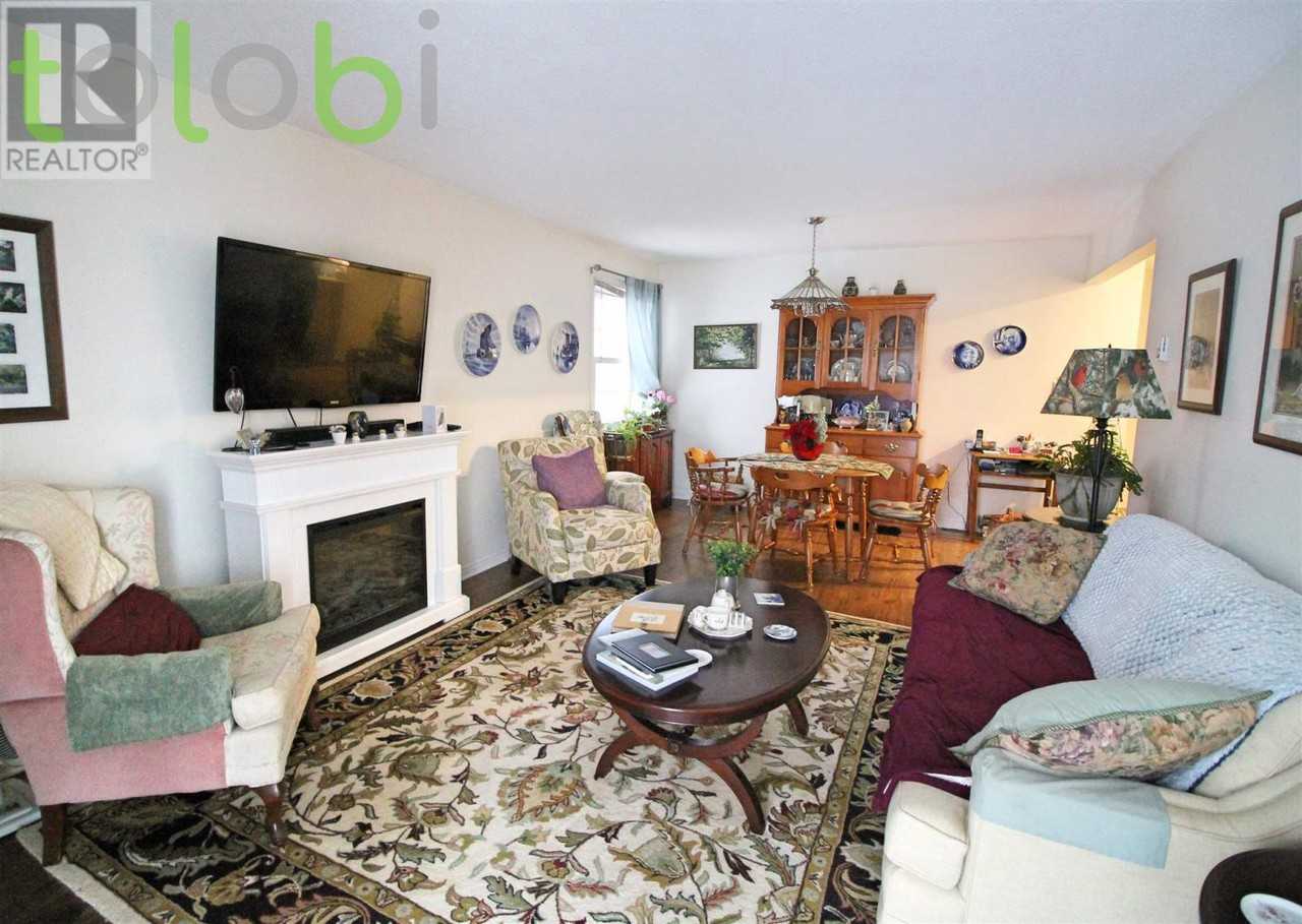 9 Centre Street South - Photo 3 of 10