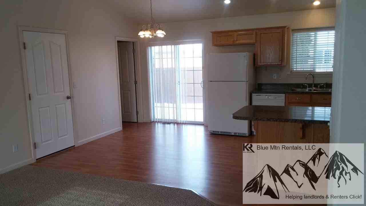 747 NE Sedona Ln - Photo 3 of 4
