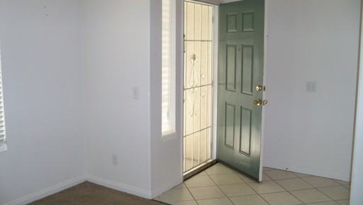 917 Ferndale Ct - Photo 3 of 11