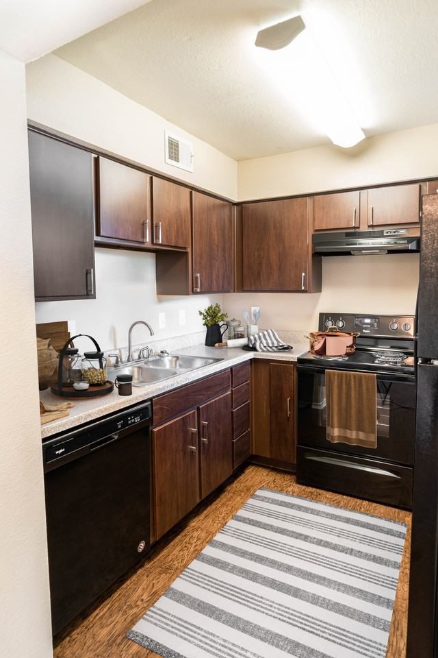 z-100121-Creekside - Photo 3 of 12