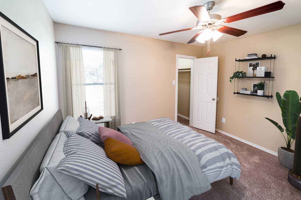 z-100121-Creekside - Photo 2 of 12