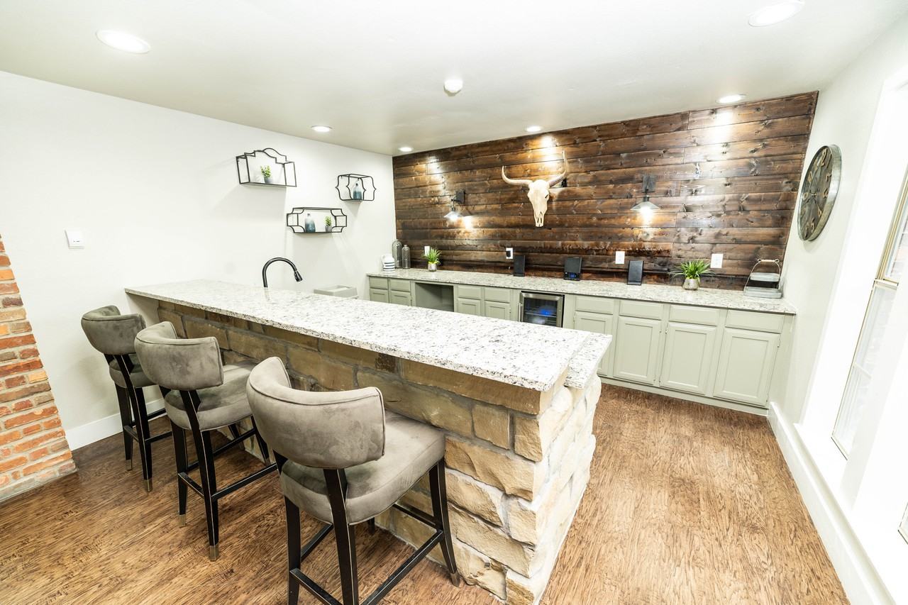 z-040121-Churchill Crossing - Photo 4 of 12