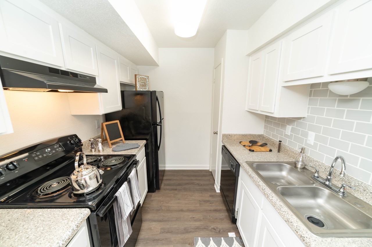 z-121422-Aspen Apartments - Photo 2 of 19