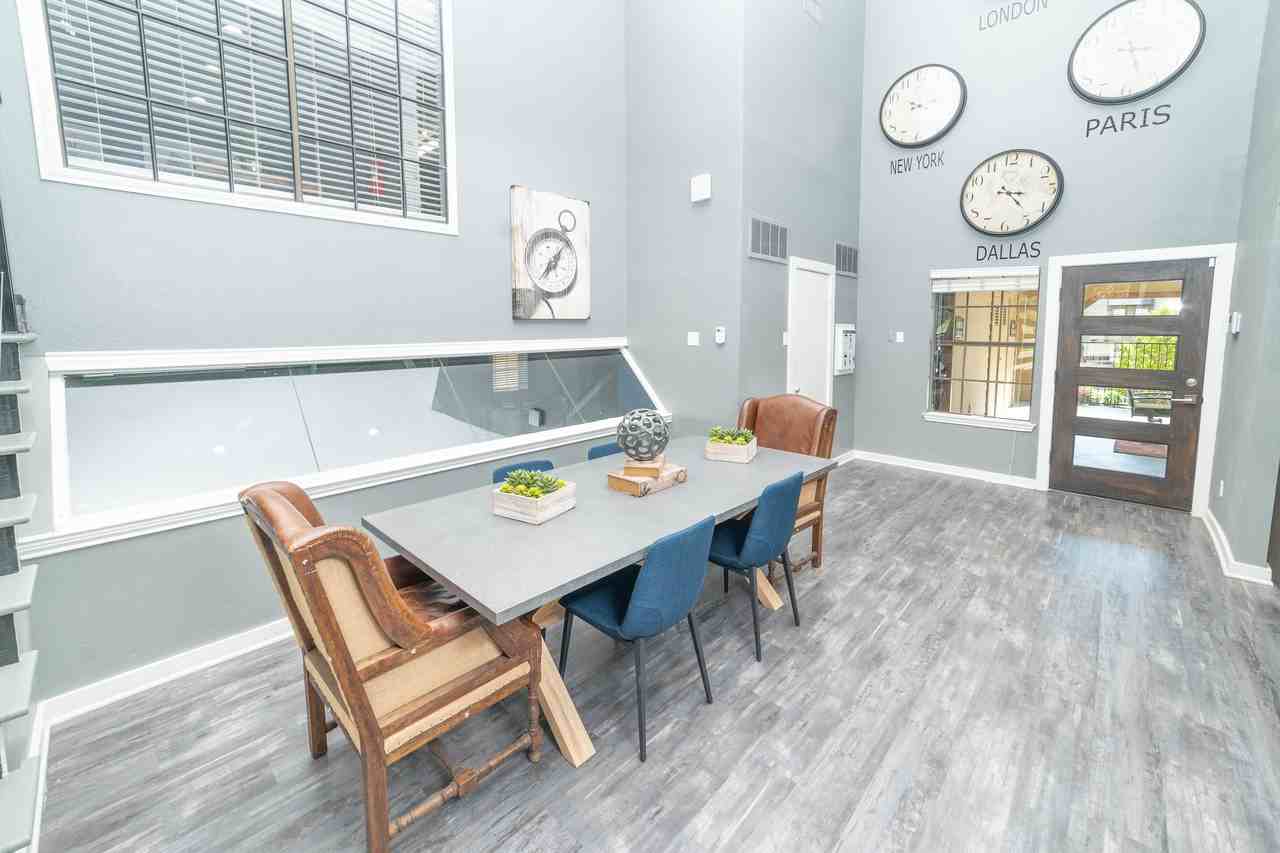 z-100121-Avion - Photo 6 of 20