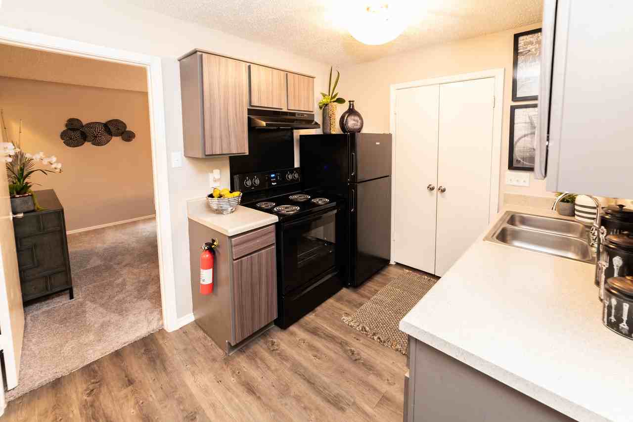 Cedar Glen - Photo 3 of 14