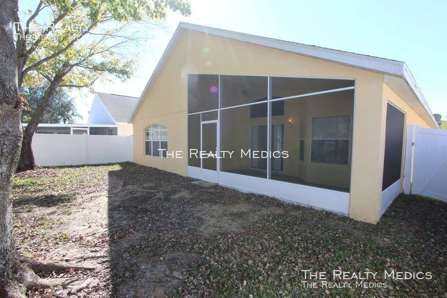 2752 Wilshire Road - Photo 2 of 18