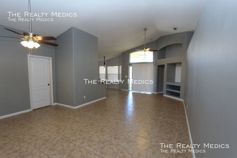 2752 Wilshire Road - Photo 3 of 18