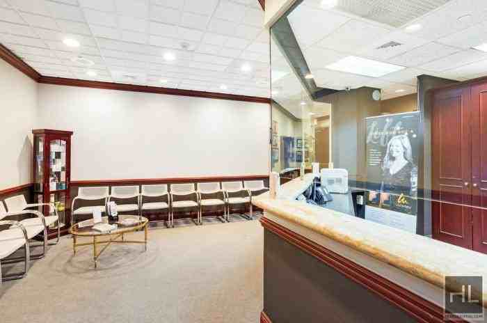 833 Northern Blvd - Photo 2 of 10