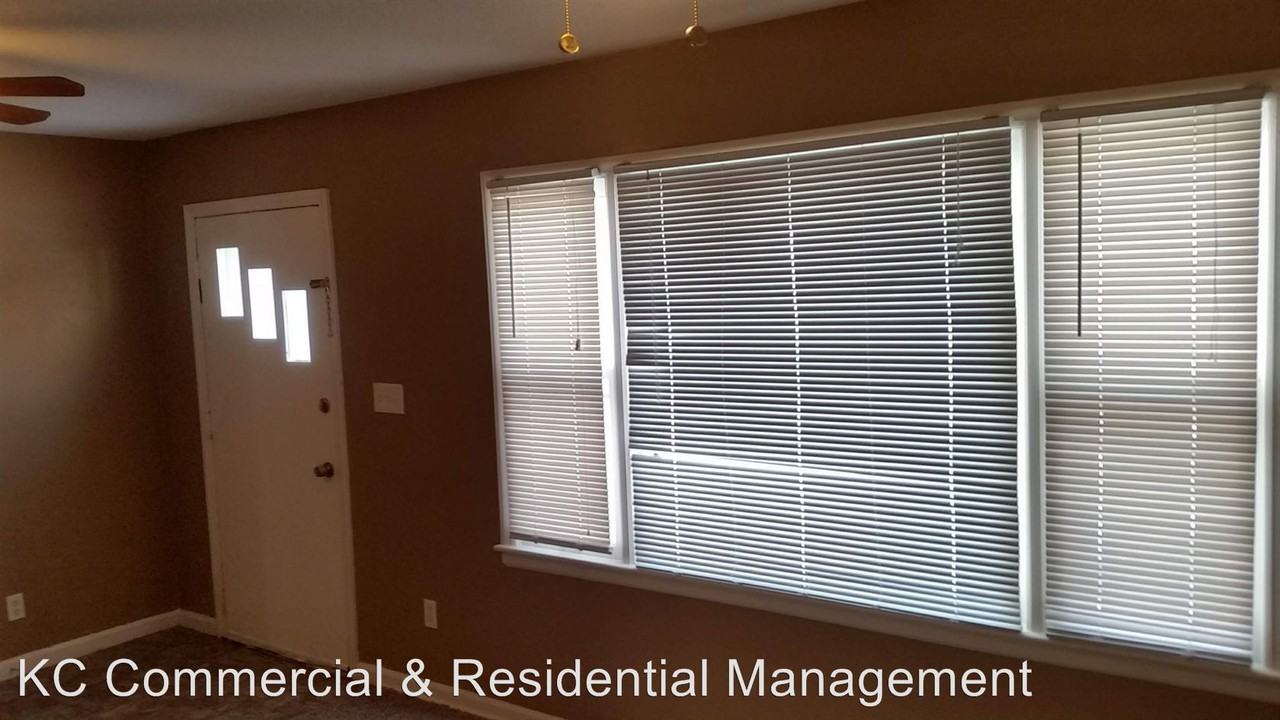 611 Ne 67th Terrace - Photo 3 of 26