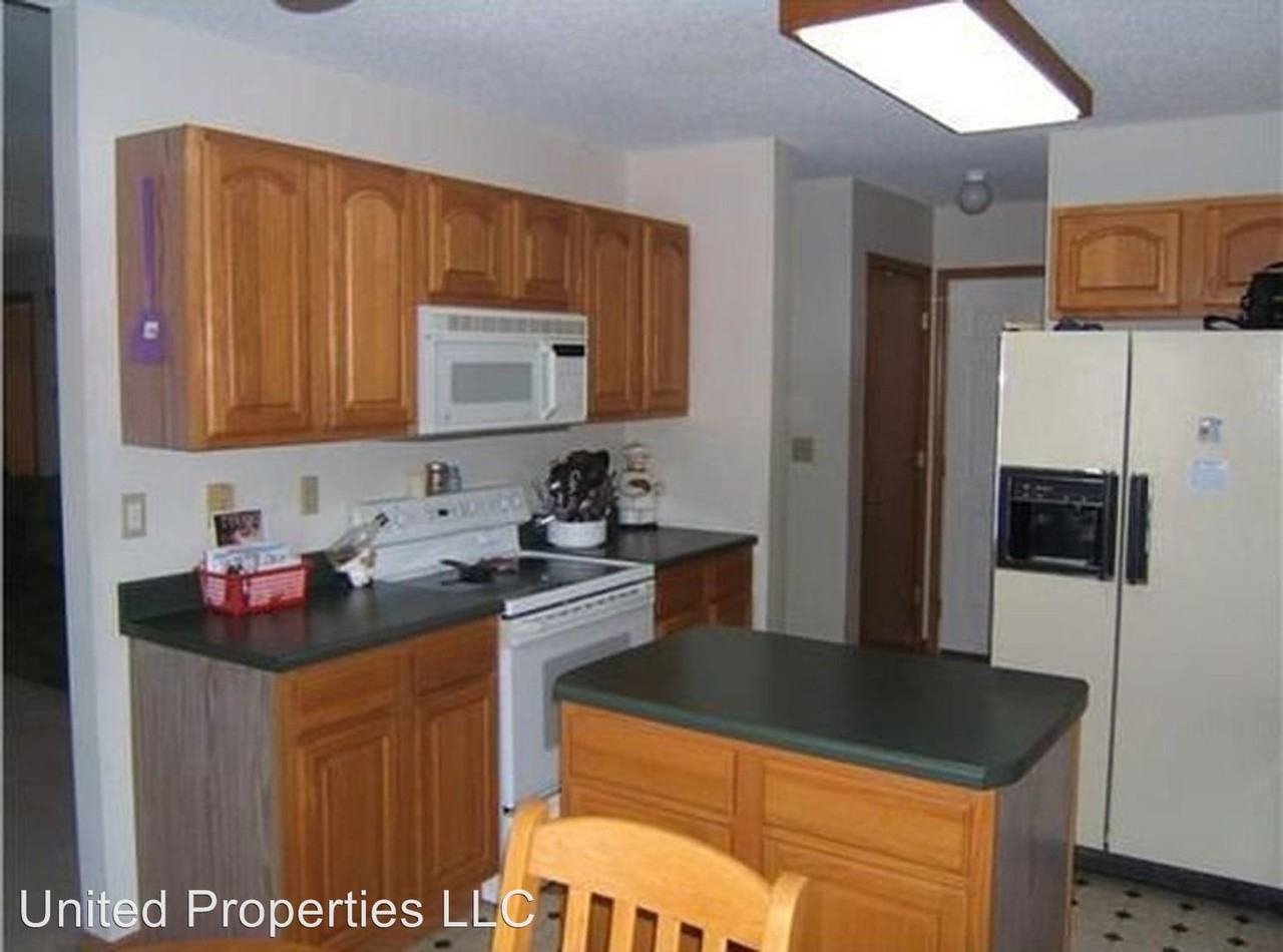 2270 Hillview Dr - Photo 3 of 10