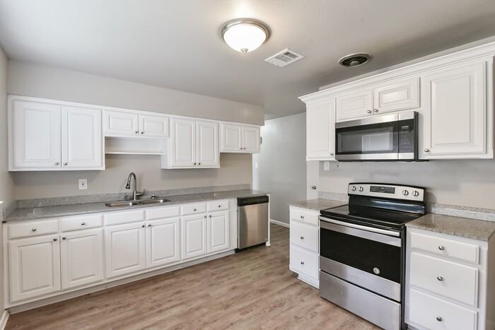 7204 Greenlee Street - Photo 3 of 23