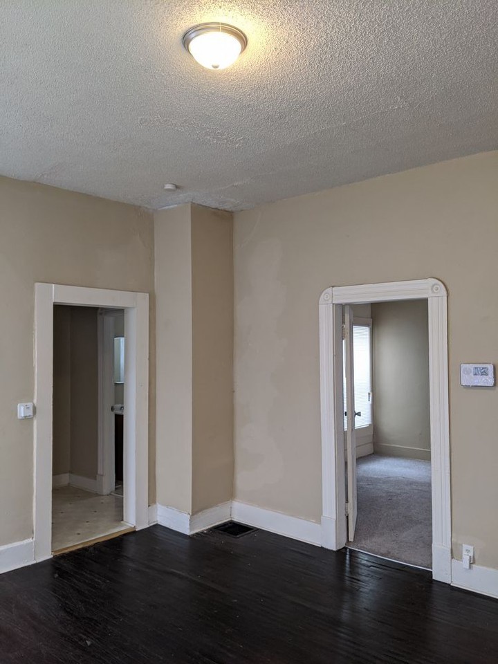 1801 W 10th St - Photo 3 of 20