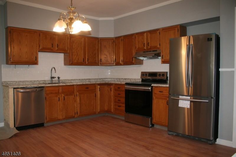 163 Claremont Rd - Photo 3 of 8