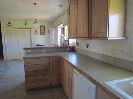 2116 Gunnison Ave - Photo 2 of 14