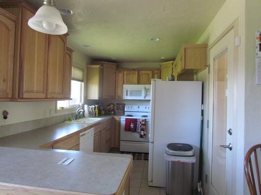 2116 Gunnison Ave - Photo 3 of 14