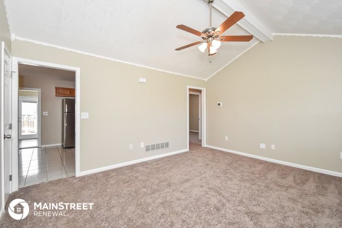 386 Beech Cliff Circle - Photo 3 of 16