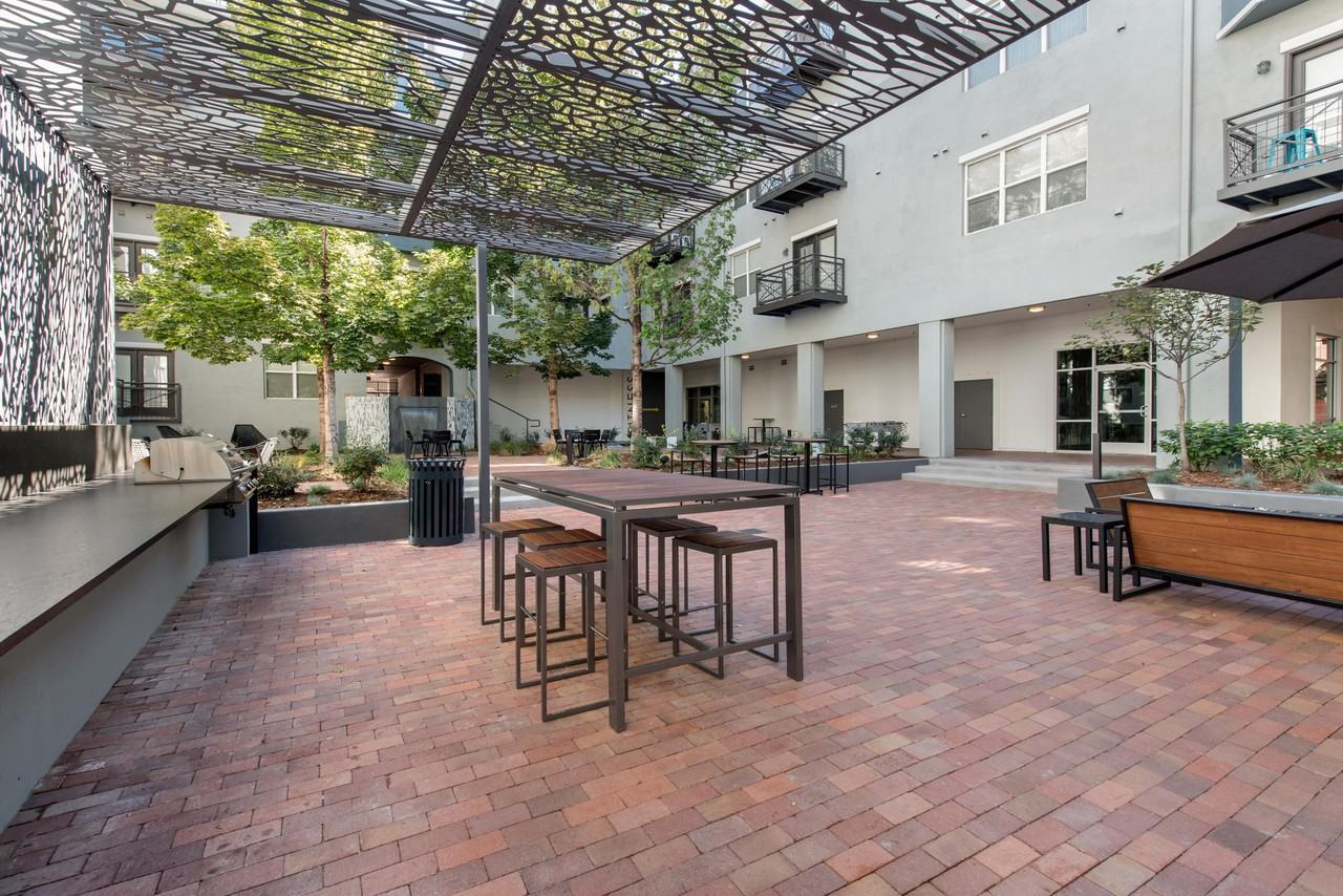 Uptown Square Apartment Homes Apartments 1950 N Pennsylvania St