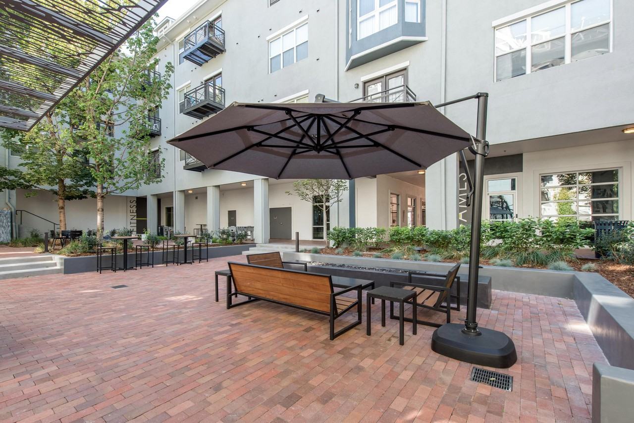 Uptown Square Apartment Homes Apartments 1950 N Pennsylvania St