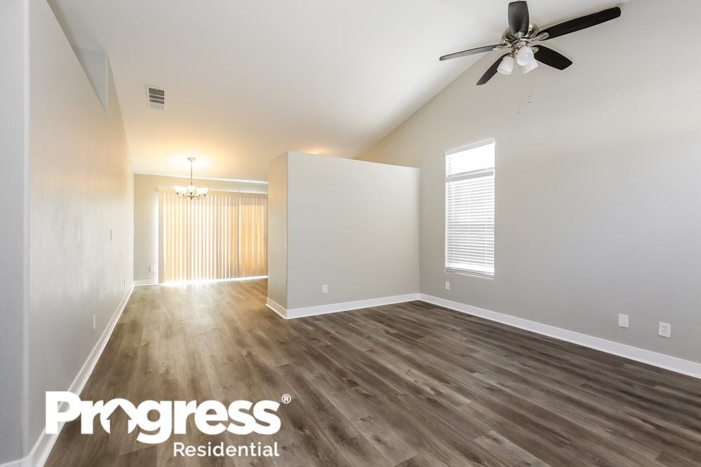 833 Zinnia Cir - Photo 3 of 16