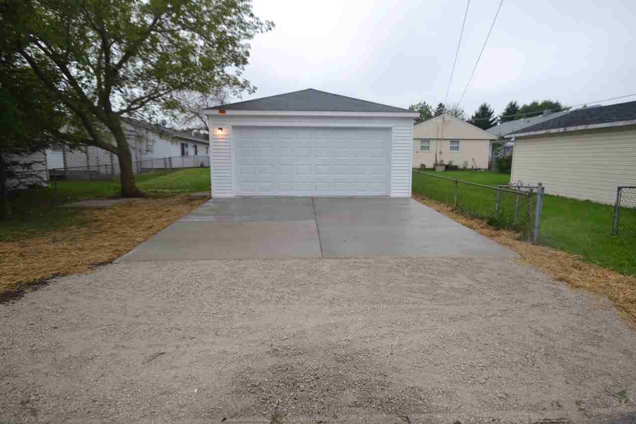 1725 Hebron Ave - Photo 2 of 9