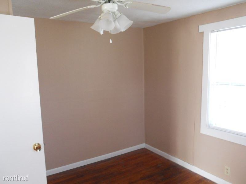 1403 Prairie Ave - Photo 3 of 10