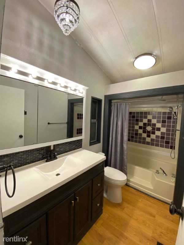 67054 Central St - Photo 3 of 8