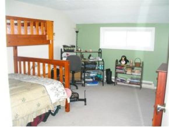 208 Lakeside Ave - Photo 3 of 8