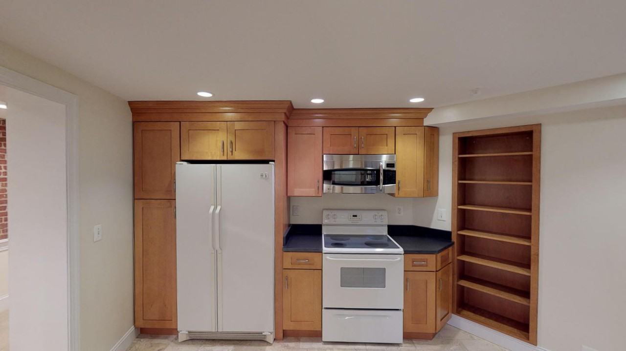 Centrally located Dupont Circle home near 14th Street Apartments in