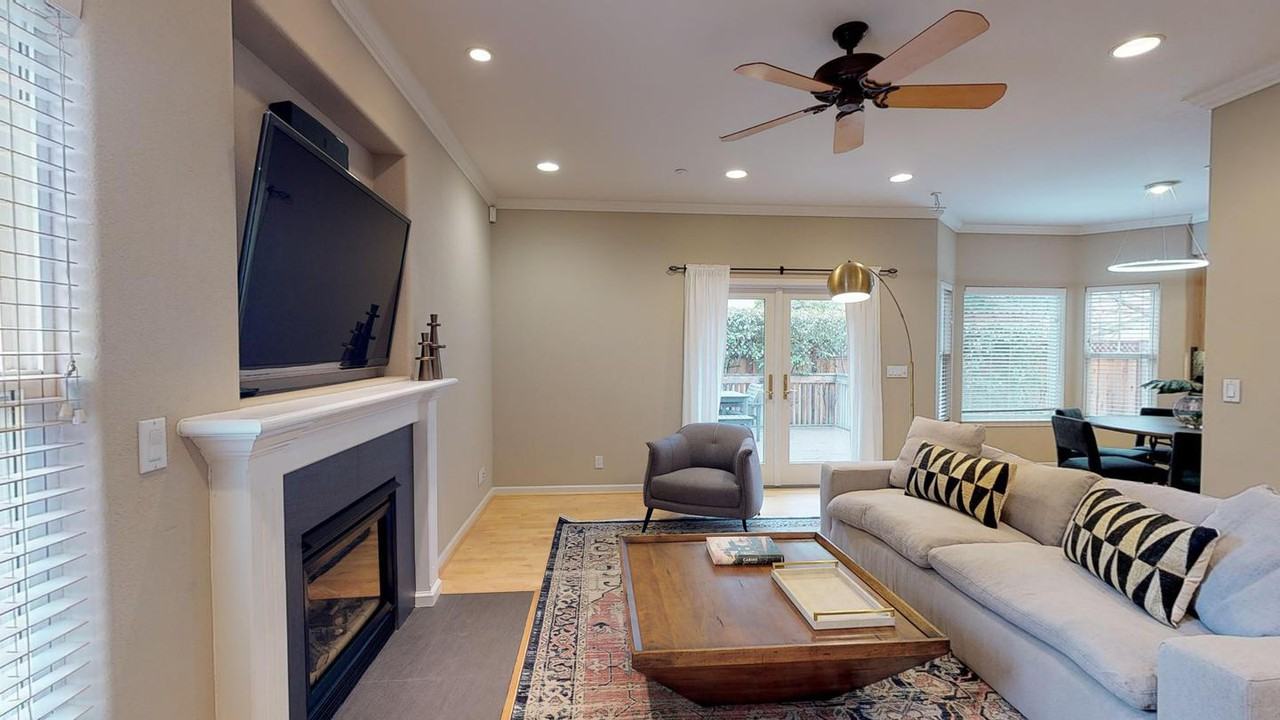 Elegant Sunnyvale home with backyard patio - Photo 2 of 13